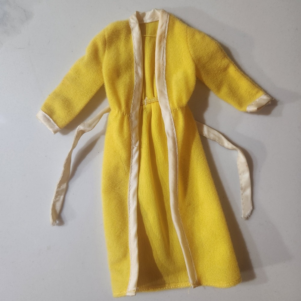 1977 mattel Superstar bathrobe Miniature Yellow Robe With White Trim‎